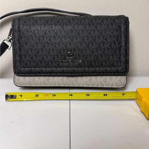 Michael Kors Jet Set Charm Small Phone Crossbody - Picture 3 of 5